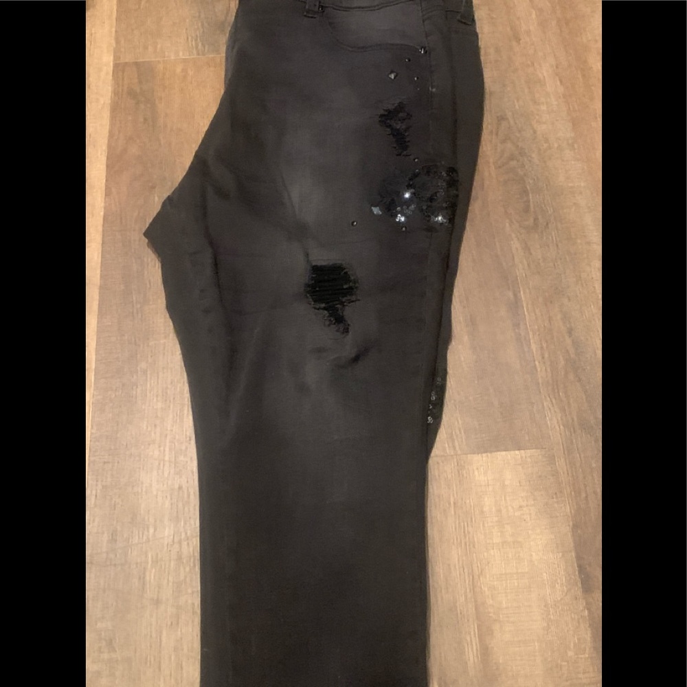 Melissa McCarthy seven jeans black with black detail sequence and small shredded